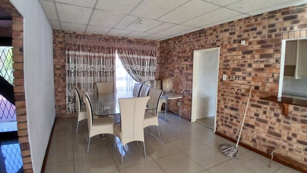 Open plan family and dining room