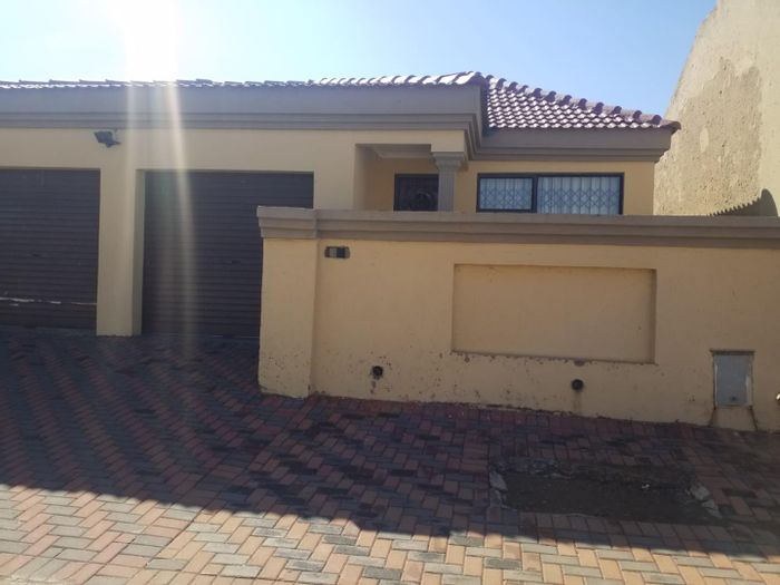 Property #2160840, House for sale in Naturena