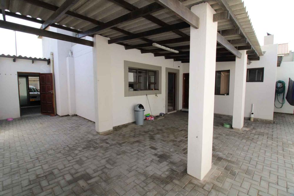 Courtyard plus outside room with shower and toilet