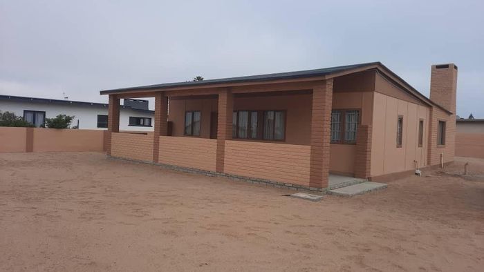 Property #2374720, House For Sale in Henties Bay Central