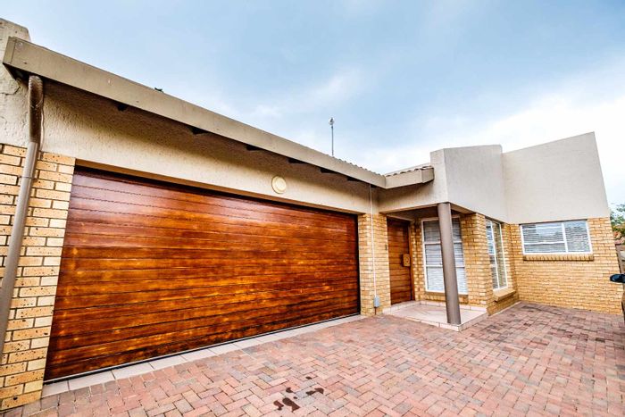 For Sale: House in Sunward Park with inverter, solar panels, pool, and security.