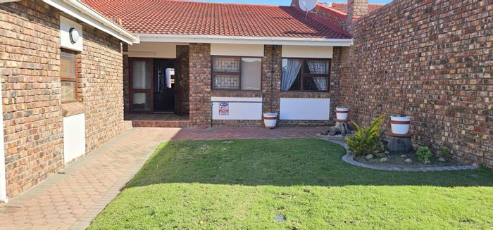 Property #2232680, Townhouse for sale in Hartenbos Central