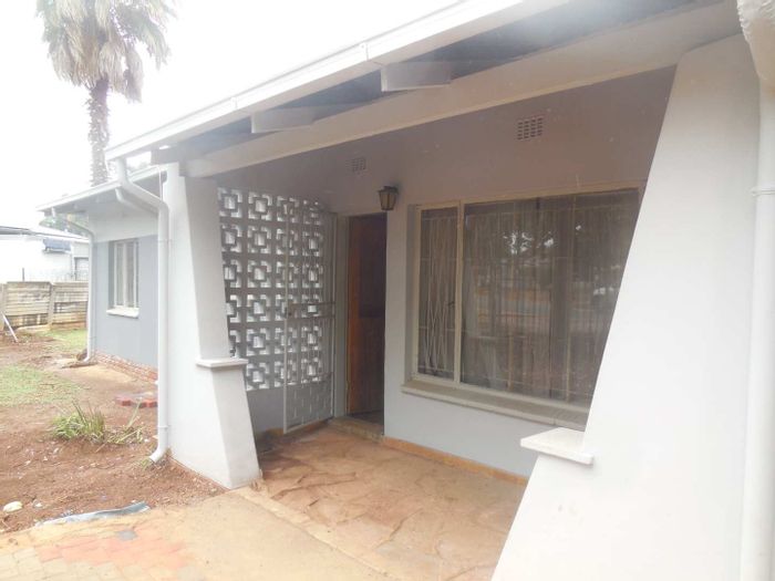 Property #2433506, Cottage Rental Monthly in Silverton