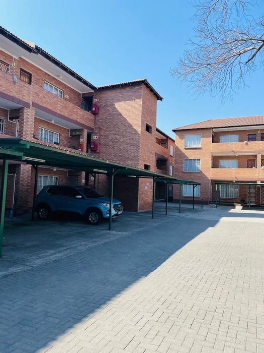 Rustenburg Central Apartment For Sale: 1 Bed, secure, near schools and hospitals.