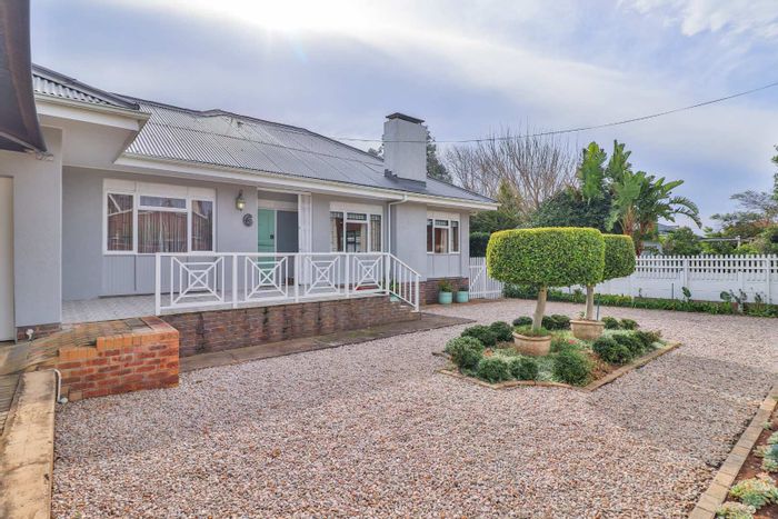 For Sale: Hartenbos Central house with 4 bedrooms, braai area, and garages.