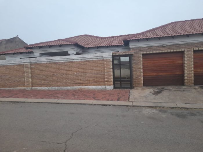 Property #2150288, House for sale in Spruit View