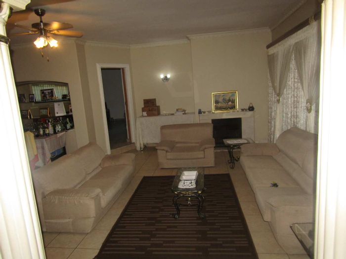 Property #2169222, House for sale in Kew