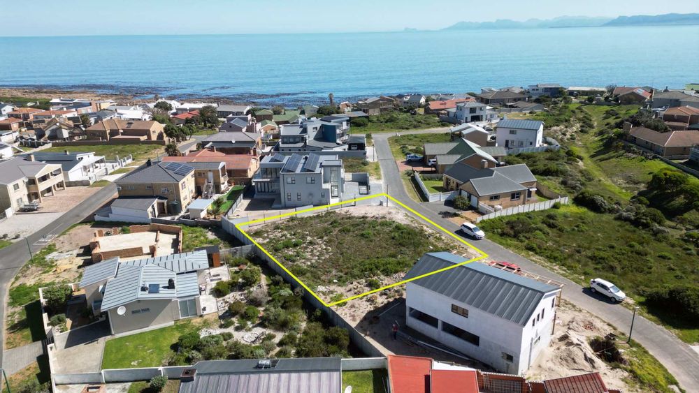 Location of our Plot in Perlemoenbaai; Ocean and Hermanus coastline at the back.