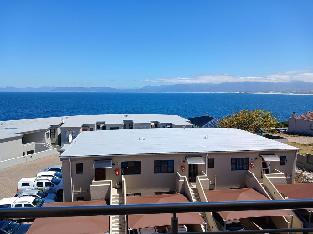 Permanent Sea View - to the front; Hermanus coastline at the back.