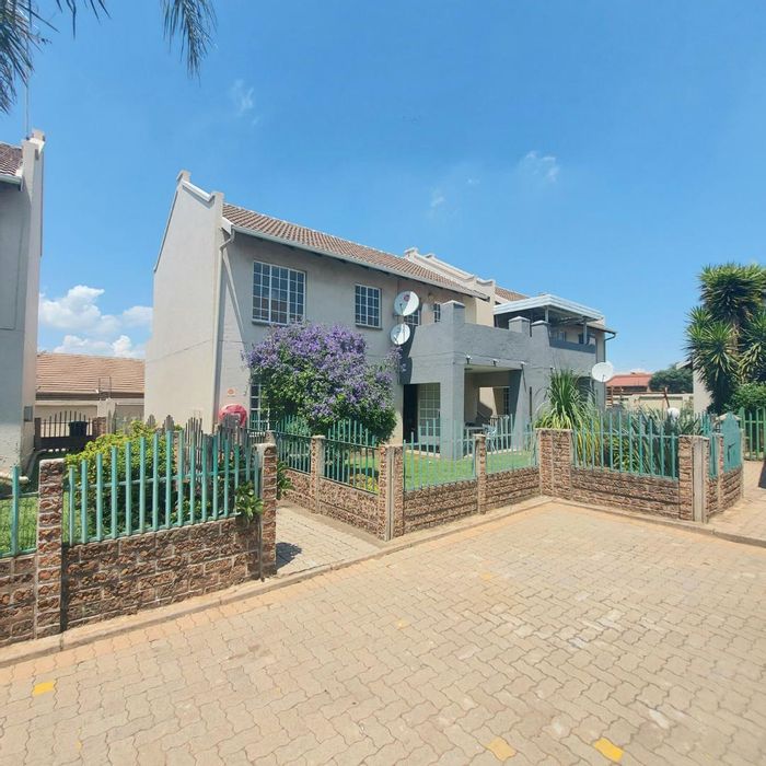 Property #2190392, Townhouse rental monthly in Bartlett