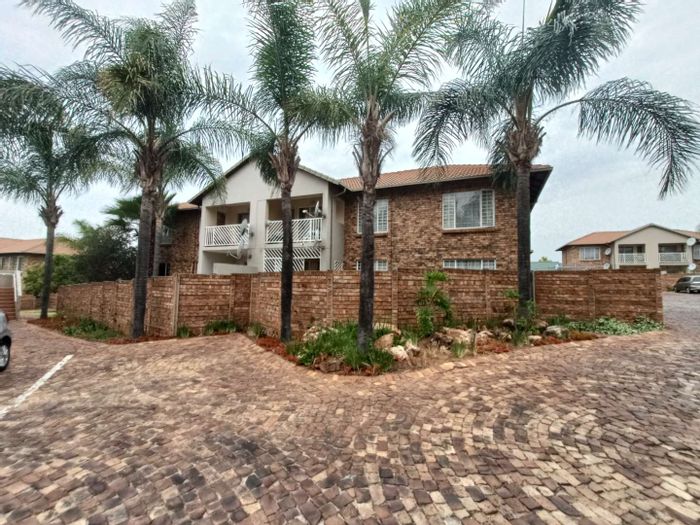 Property #2173633, Townhouse for sale in Highveld