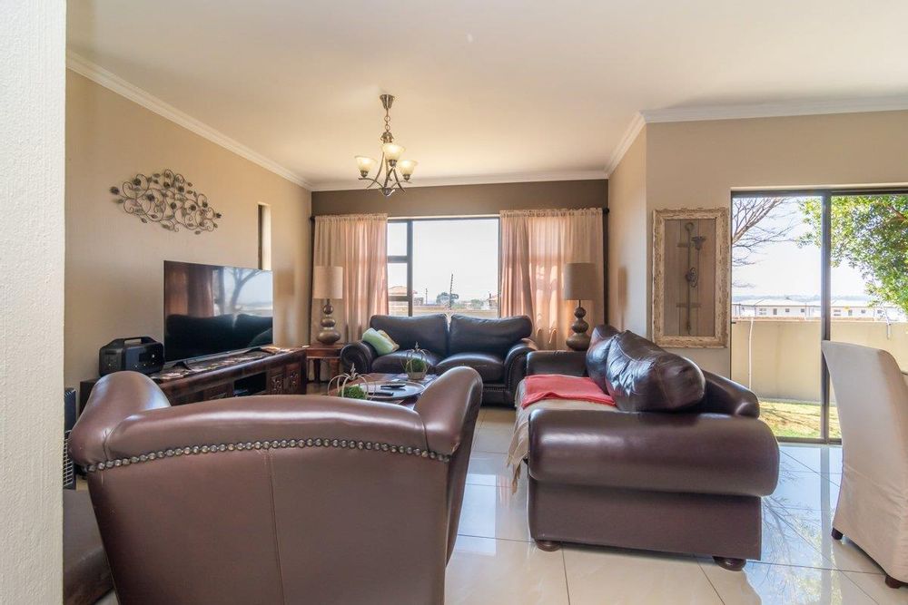 For Sale Homes Haven House with 3 bedrooms, study, park, and 24hour