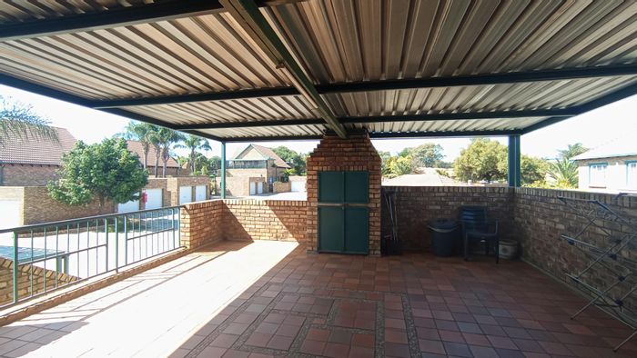 Property #2414992, Townhouse For Sale in Die Hoewes