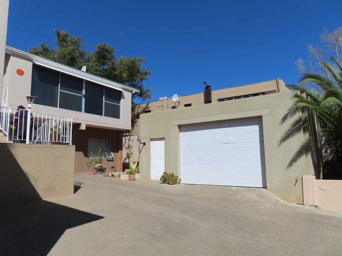 Klein Windhoek 85 Houses for sale, page 2