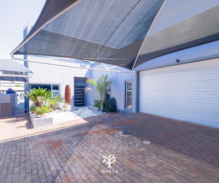 Kleine Kuppe House For Sale: Pool, entertainment areas, security features, near amenities.