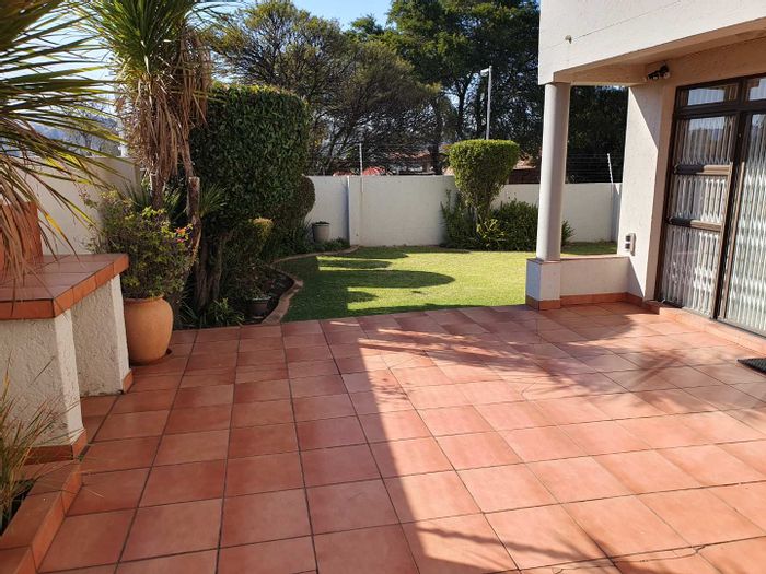 Property #2160466, Townhouse for sale in Glenvista