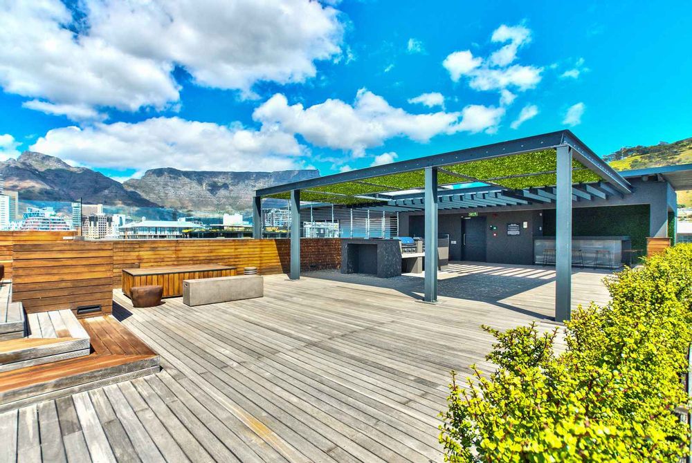 roof top pool deck with gas braais, private bar & 360 degree views