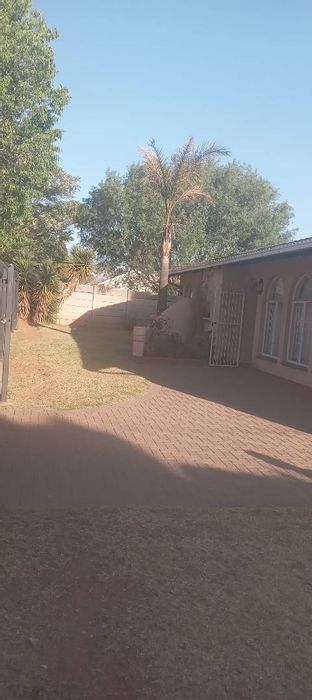 2-Bedroom House To Rent in Dalpark Ext 6 with spacious yard and secure entrance.