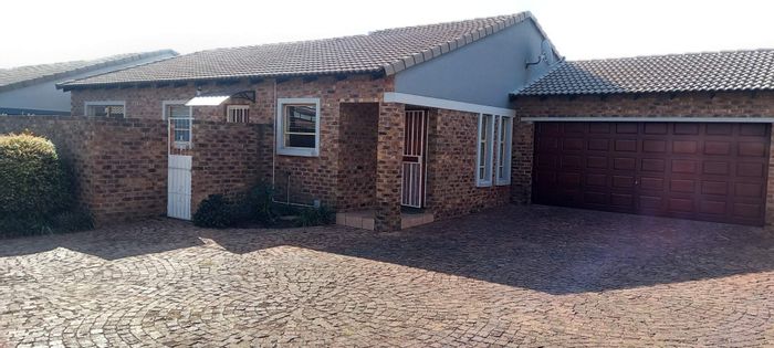 Property #2137628, Townhouse for sale in Sunward Park Ext 1
