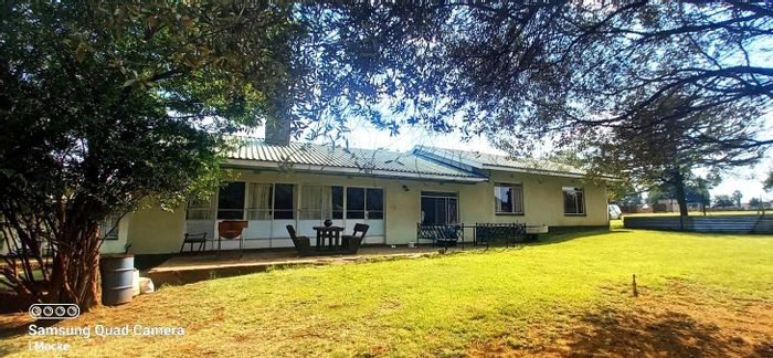 Kookrus House For Sale: River frontage, spacious main house, versatile flatlets, large warehouse.