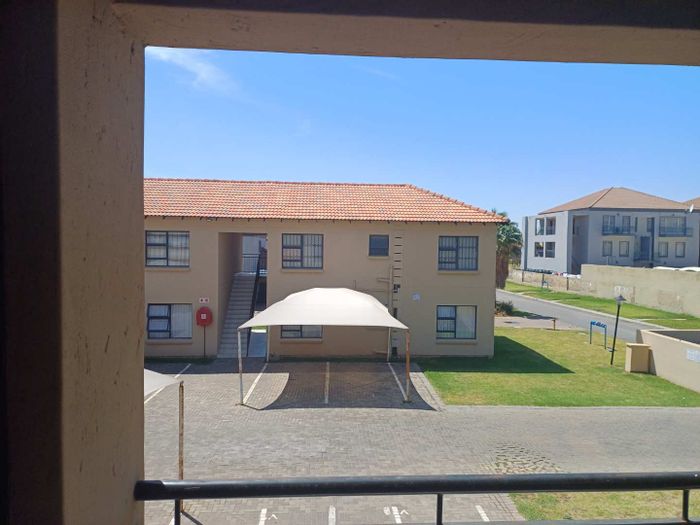 Brakpan North Apartment For Sale: 2 beds, prepaid electricity, 24/7 security.