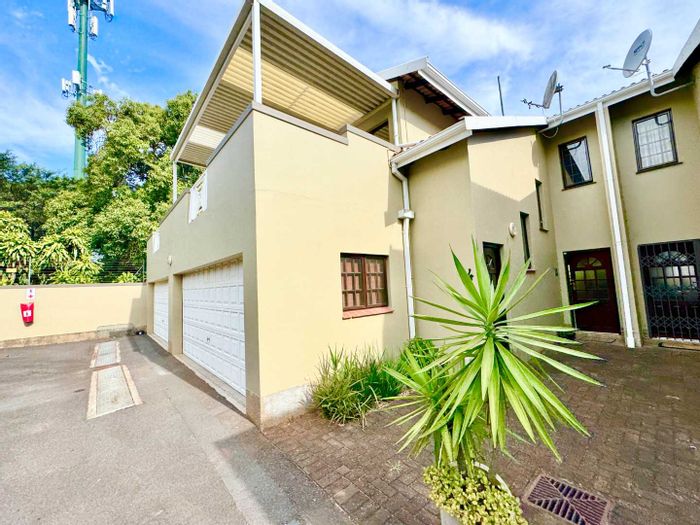 Athlone Apartment To Rent: 3 bedrooms, 2 bathrooms, large balconies, pet-friendly.