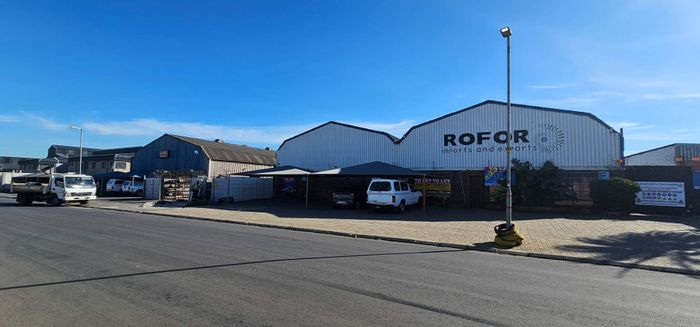 Industrial warehouse with yard in Brackenfell Industrial, To Rent. 1463m² space.