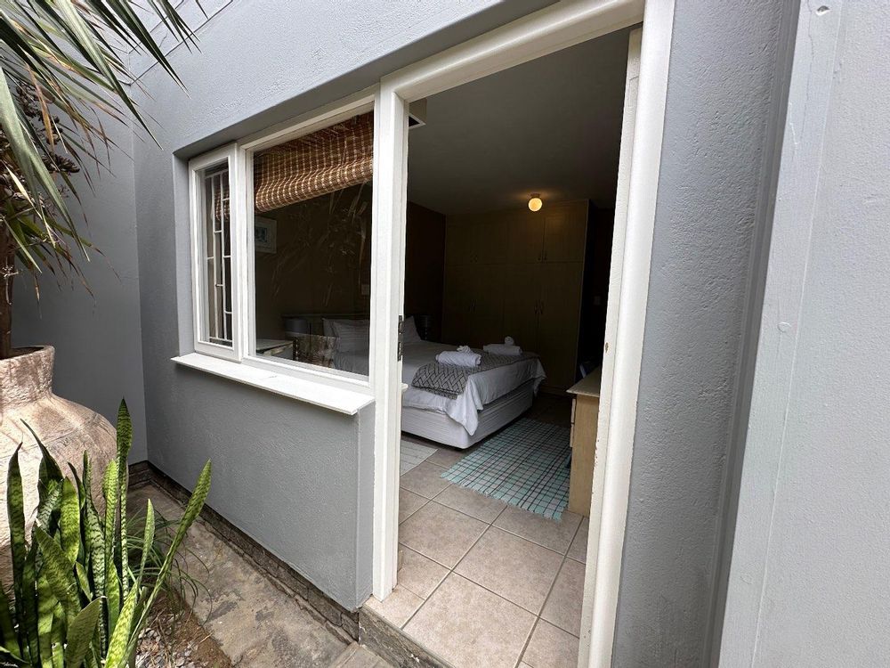 1 Bedroom downstairs of duplex flats. Entrance from outside courtyard