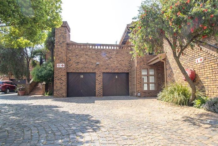 Property #2189935, Townhouse rental monthly in Sunward Park