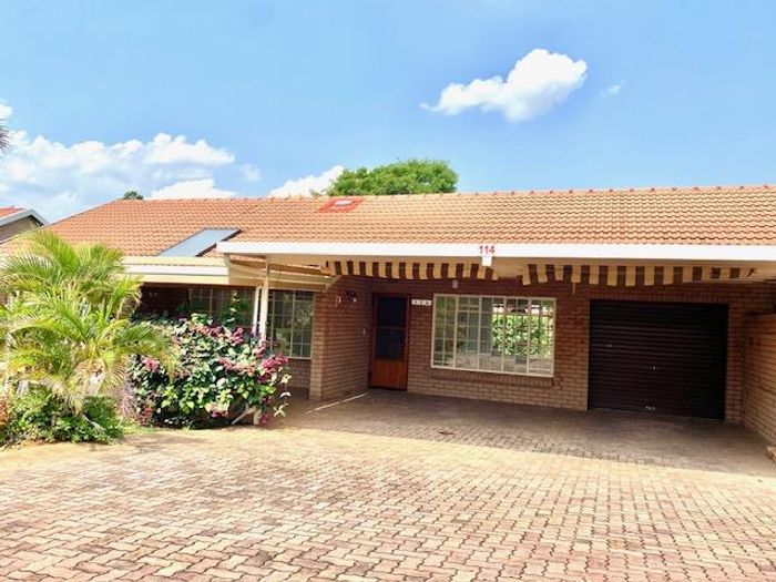 Retirement Village For Sale in Bela Bela Central: Spacious rooms, hobby area, lush gardens.