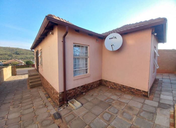 House for Sale in Atteridgeville: 3 bedrooms, prepaid electricity, no load shedding.