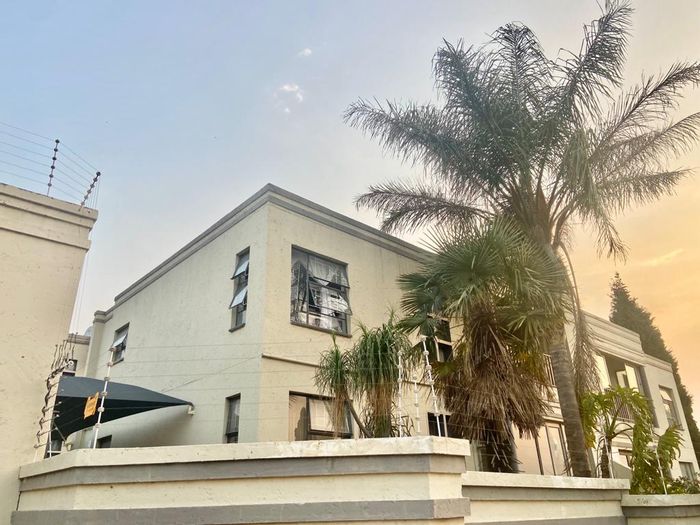 Elandshaven Townhouse To Rent: 2 Bedrooms, pet-friendly, fiber-ready, parking included.