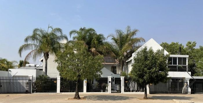 Spacious 4-Bedroom House with Pool and Gym in Otjiwarongo Central - For Sale!