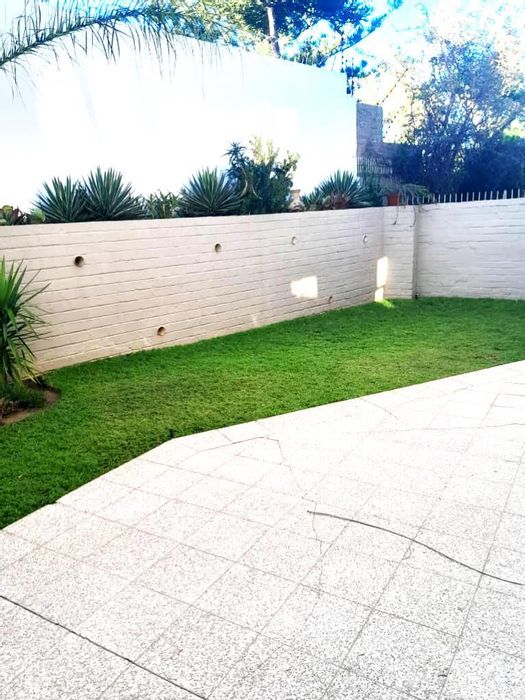 Klein Windhoek townhouse for sale: garden, secure area, close to schools and amenities.