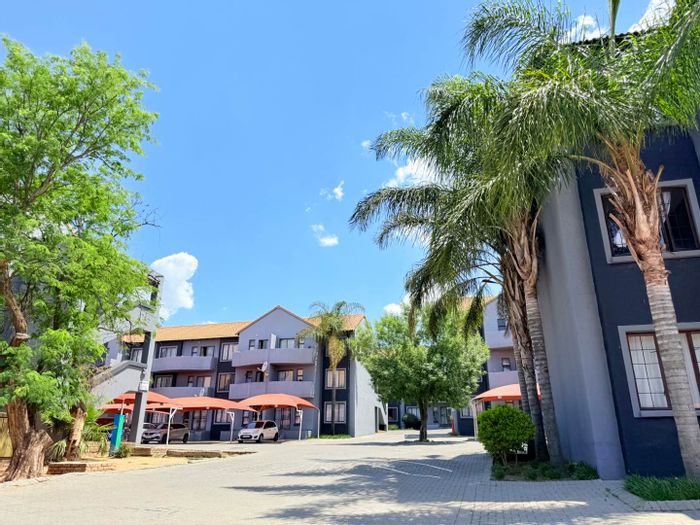 Erand Gardens Apartment For Sale: 1 bed, balcony, close to transport and amenities.