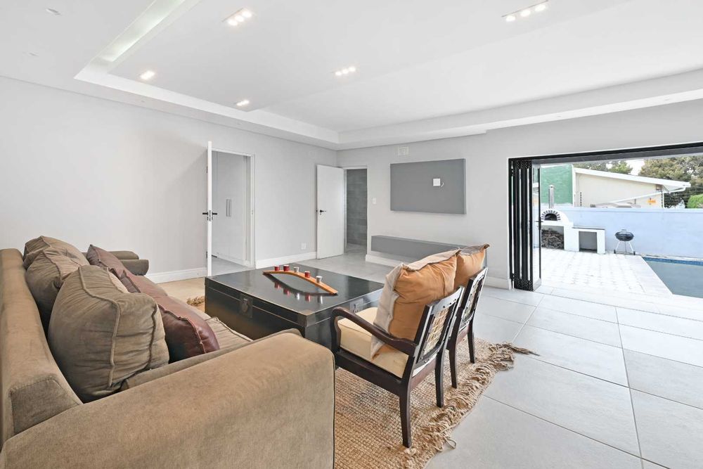 Claremont House For Sale 6 Bedrooms, Pool, Pizza Oven, Flatlet, CCTV