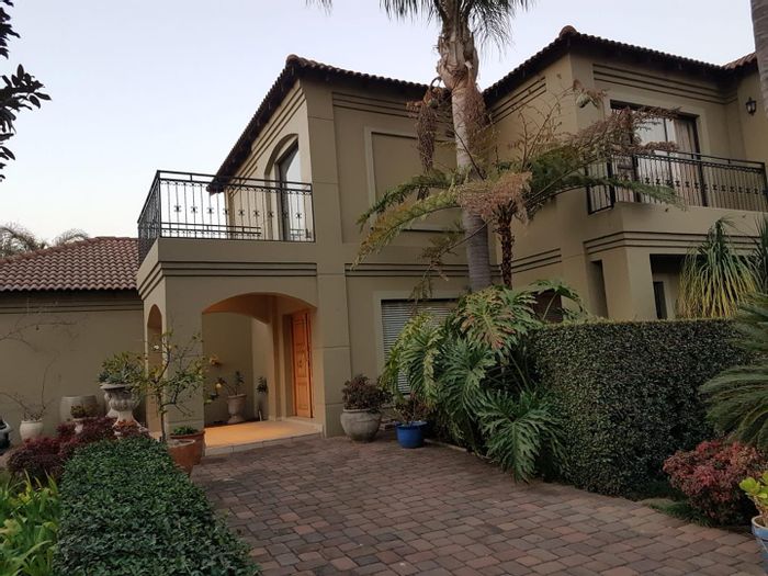 Libradene House For Sale: 3 Bedrooms, Pool, Double Garage, Entertaining Patio.