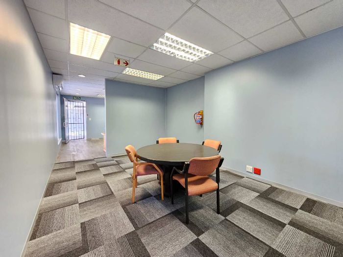 To Rent: Office in Constantia Kloof with fibre internet, parking, and views.