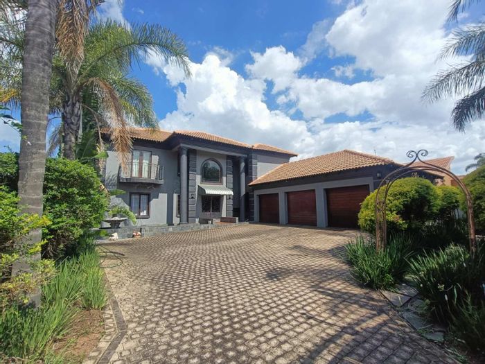 Highveld House For Sale: 3 Bedrooms, Pool, Koi Pond, Triple Garage, Security System.