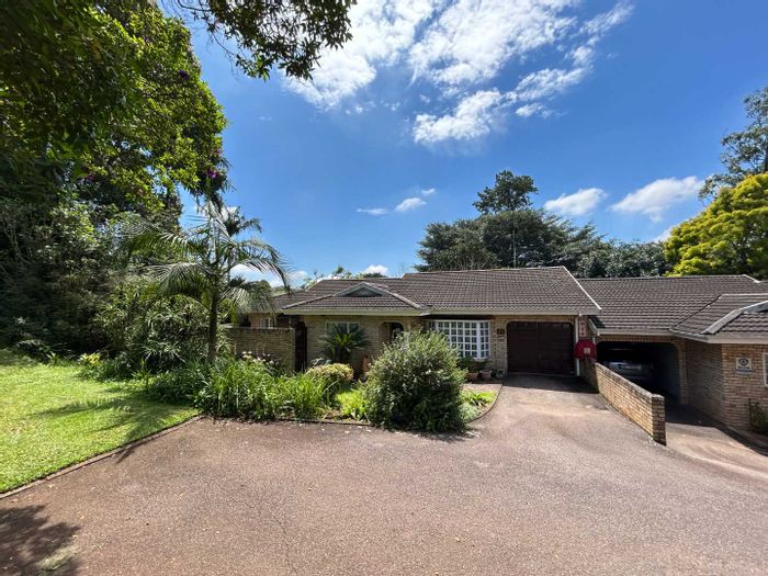 Hillcrest Central Townhouse For Sale: 2.5 bedrooms, private garden, clubhouse access.