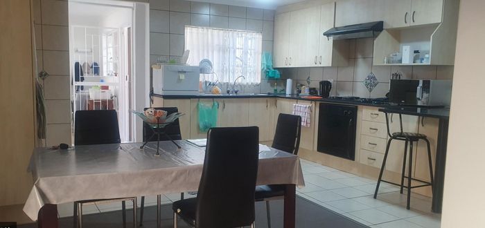 For Sale: House in Alberton Central with pool, patio, and separate flatlet.