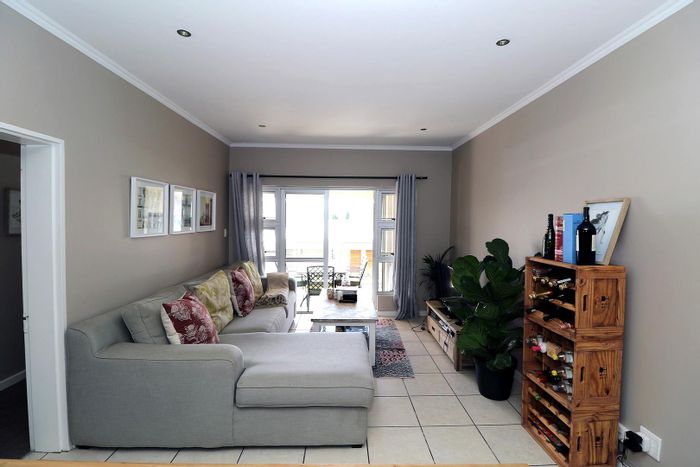 Property #2172212, Apartment rental monthly in Craighall Park