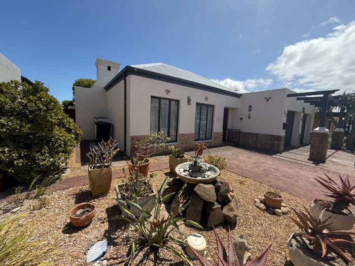 House To Rent in Atlantic Beach Golf Estate: 3 beds, braai area, double garage.