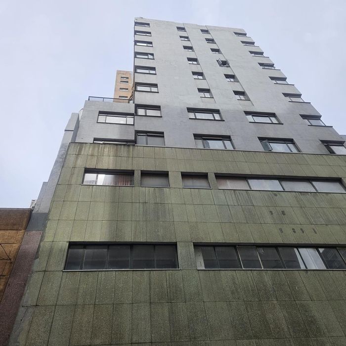 For Sale: Apartment in Joubert Park with built-in wardrobe and pantry amenities.