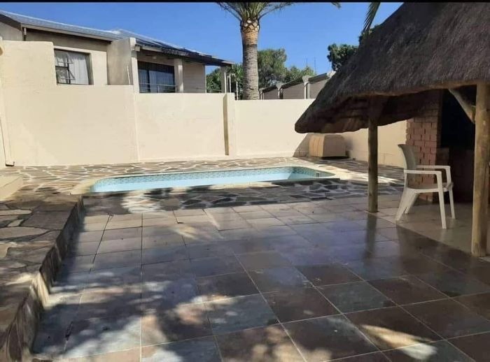 Spacious House in Hochland Rand For Sale with large yard and garage.