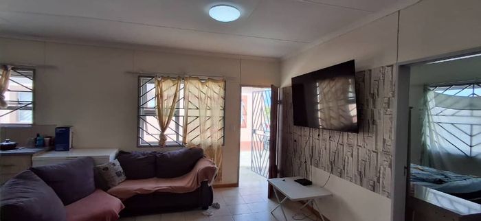 Oshakati Central House For Sale: 3 Bedrooms, 2 Bathrooms, spacious corner plot.