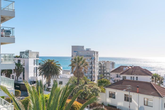 Bantry Bay Apartment To Rent: Sea views, en-suite bedrooms, garage, and storage.