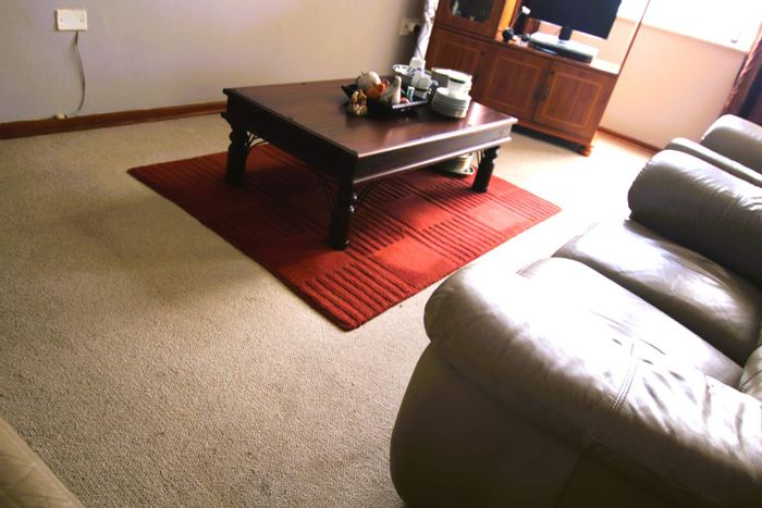 Berea Apartment For Sale: 2-bed, garden, parking, near Florida Road amenities.