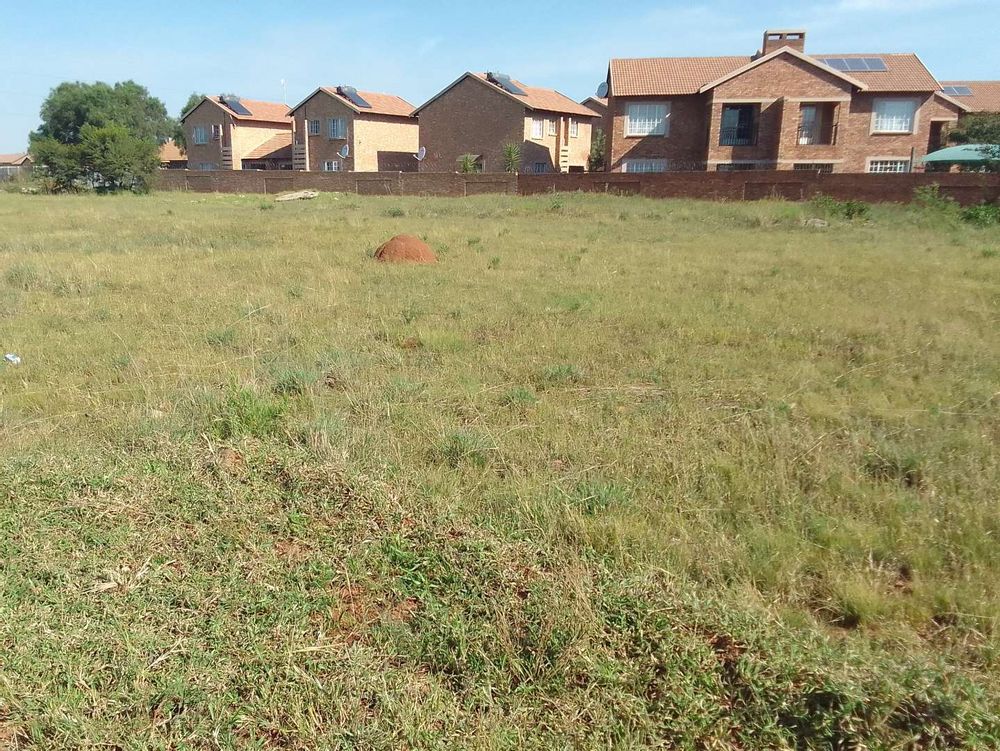 3 x 1000m2 stands available