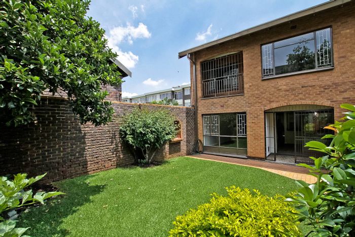 Property #2411521, Townhouse Rental Monthly in Bedford Gardens